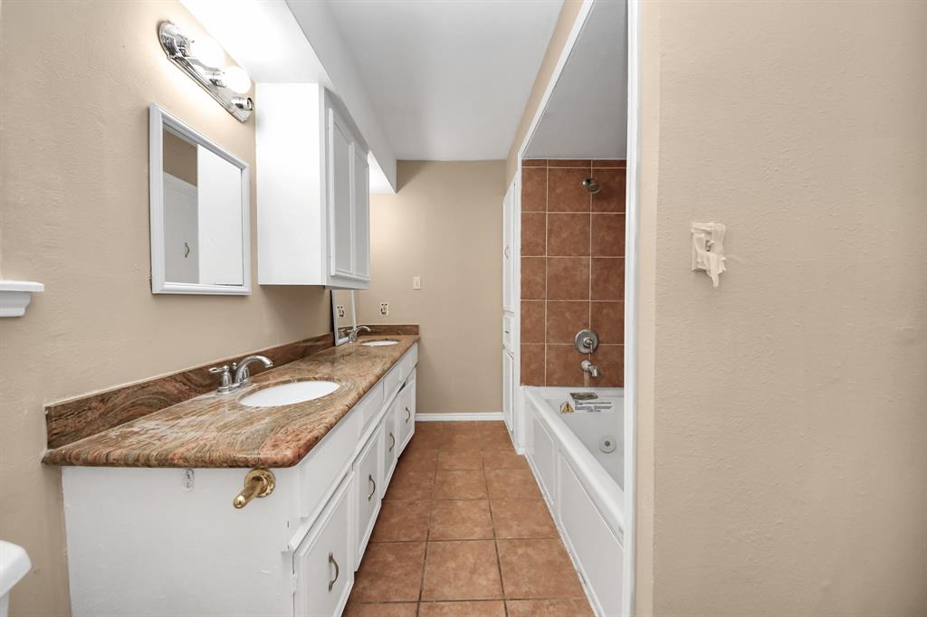 2002 Saddlecreek Drive, Houston, Texas image 46