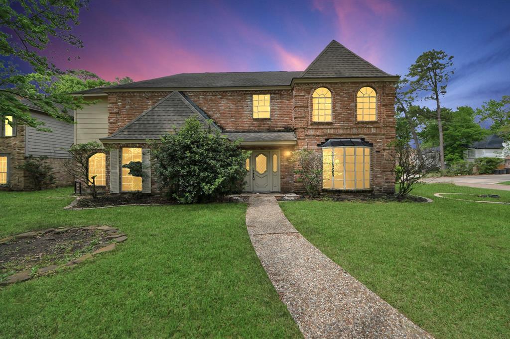 2002 Saddlecreek Drive, Houston, Texas image 2