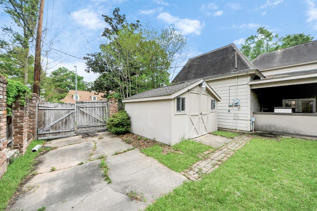 2002 Saddlecreek Drive, Houston, Texas image 8