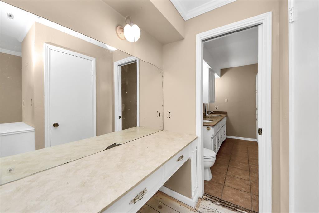 2002 Saddlecreek Drive, Houston, Texas image 44