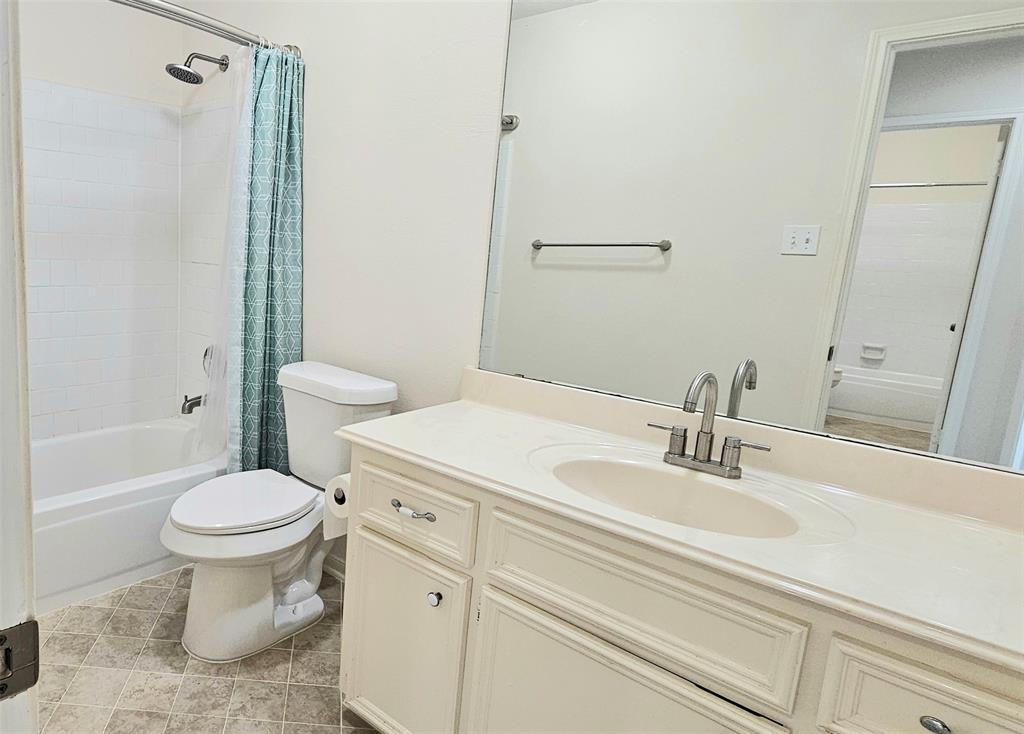 308 Woodstream Circle, Friendswood, Texas image 32
