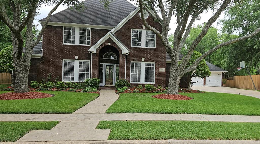 308 Woodstream Circle, Friendswood, Texas image 1