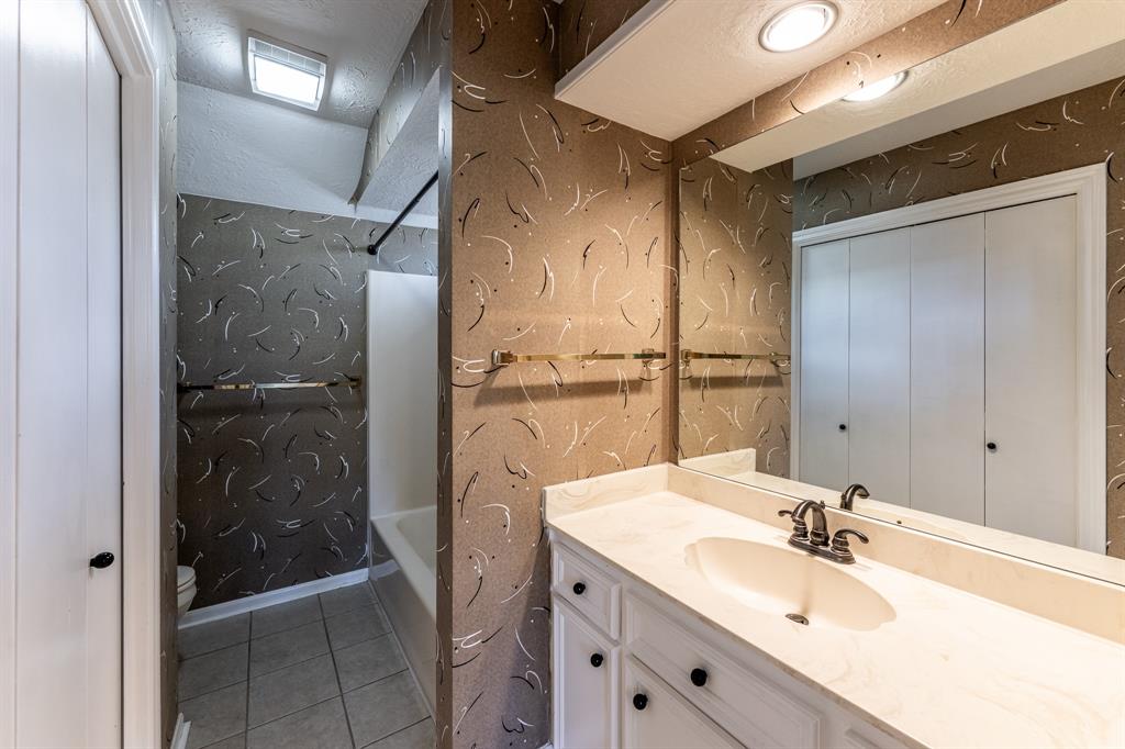 18 Village Hill Drive, Conroe, Texas image 33