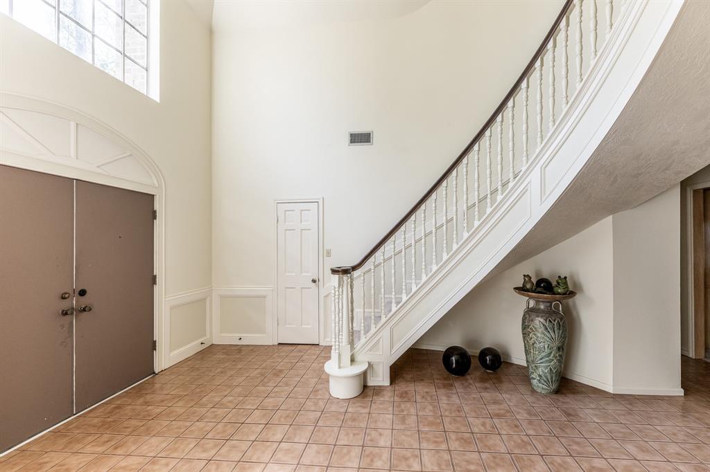 18 Village Hill Drive, Conroe, Texas image 3