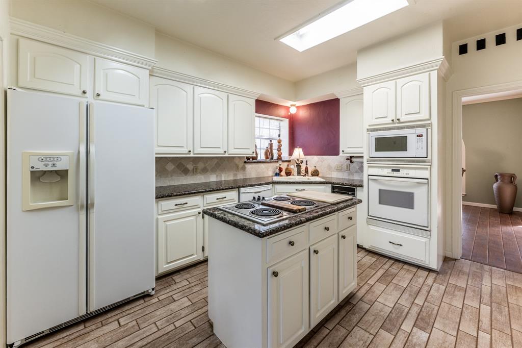 18 Village Hill Drive, Conroe, Texas image 9