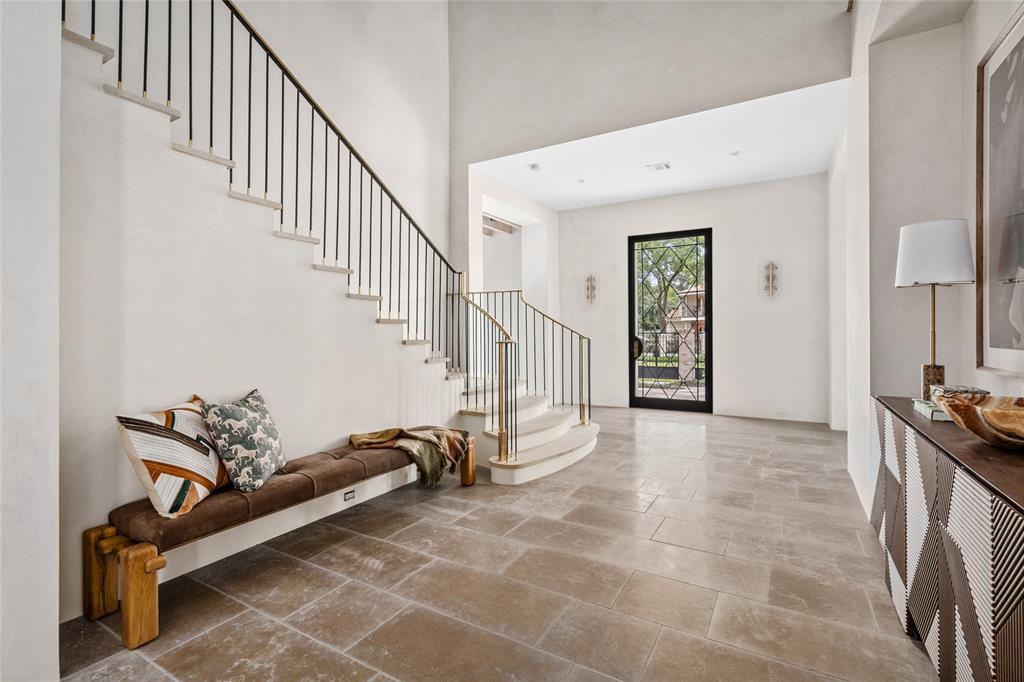 2525 Inwood Drive