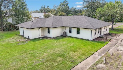 A home in Alvin