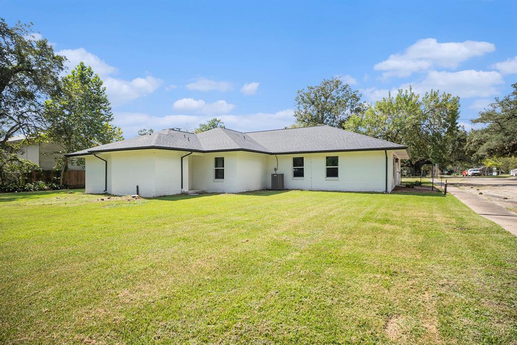 711 W Sidnor Street, Alvin, Texas image 34