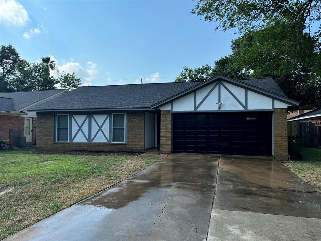 709 Noreda Street, Angleton, Texas image 1