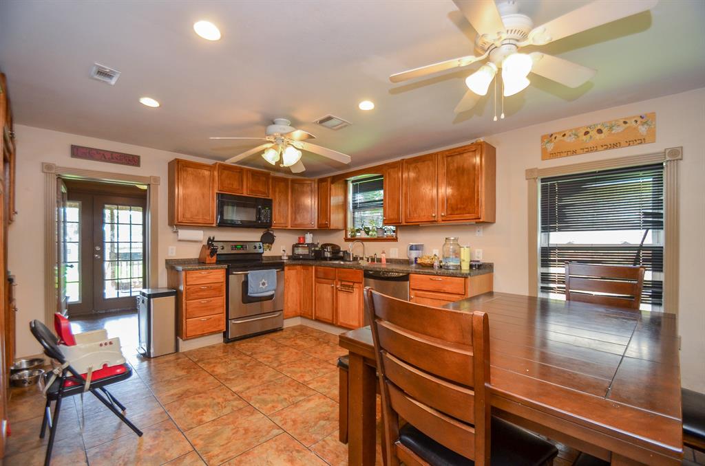712 Higgins Street, Humble, Texas image 28