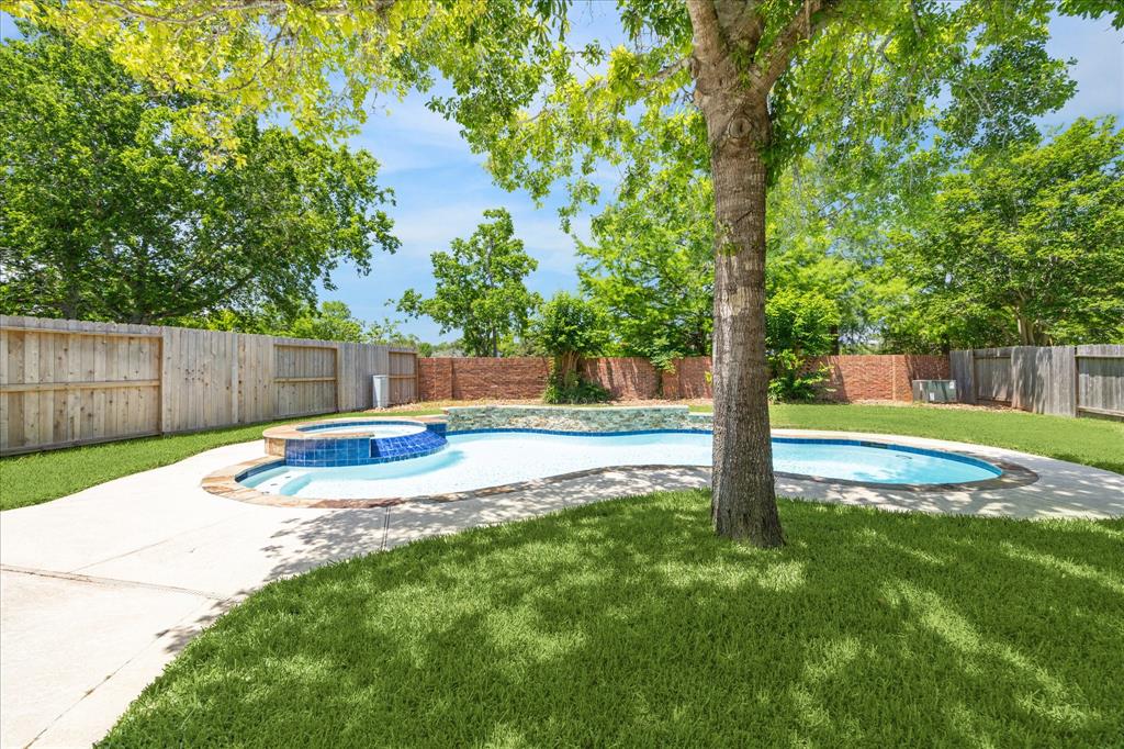 3119 Five Oaks Drive, Missouri City, Texas image 2