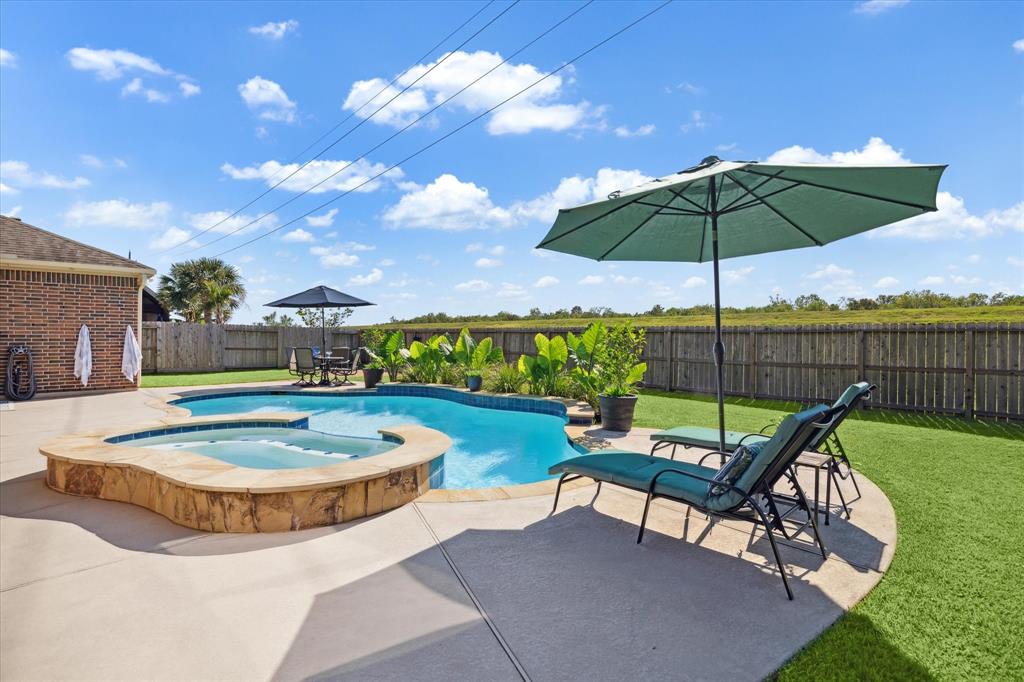 8718 Stowe Creek Lane, Missouri City, Texas image 35