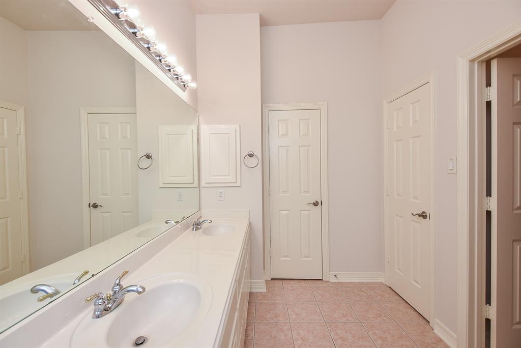 4033 Quail Run Drive, Pearland, Texas image 36