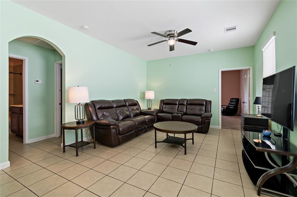 6418 Bolinas Court, Rosharon, Texas image 3