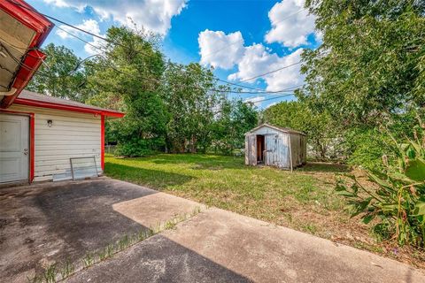 A home in South Houston