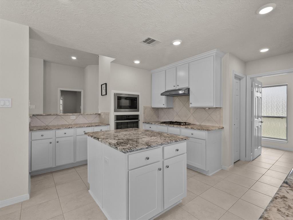 2114 Yarnell Road, Dickinson, Texas image 9