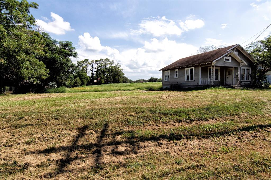 1112 & 1108 N Baumgarten Street, Schulenburg, Texas image 9