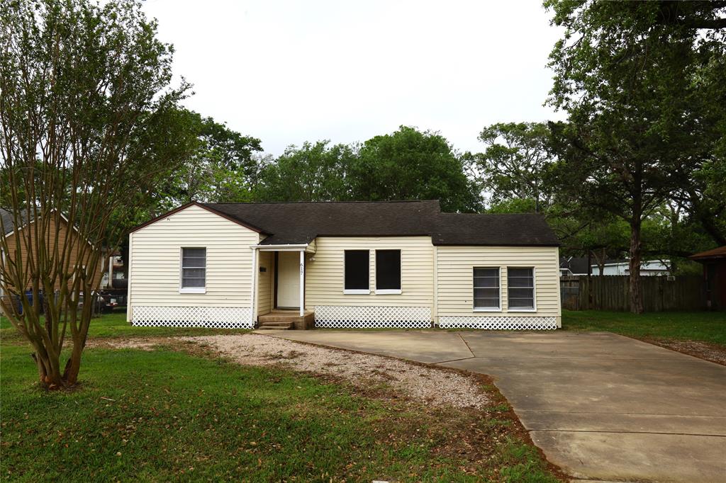 617 Hurst Street, Angleton, Texas image 1