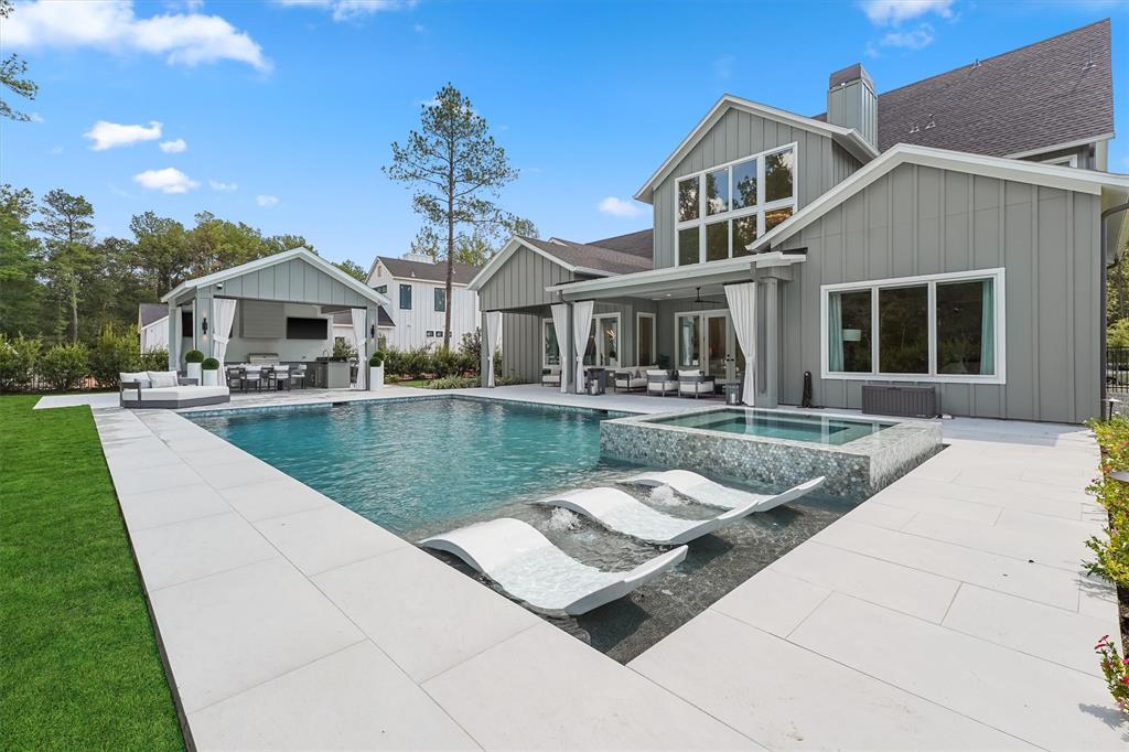 208 Heron Pointe Drive, Montgomery, Texas image 1