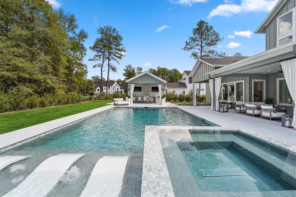 208 Heron Pointe Drive