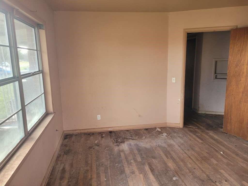 806 E 1st St, Hughes Springs, Texas image 5
