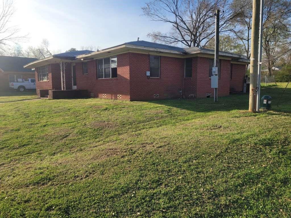 806 E 1st St, Hughes Springs, Texas image 3