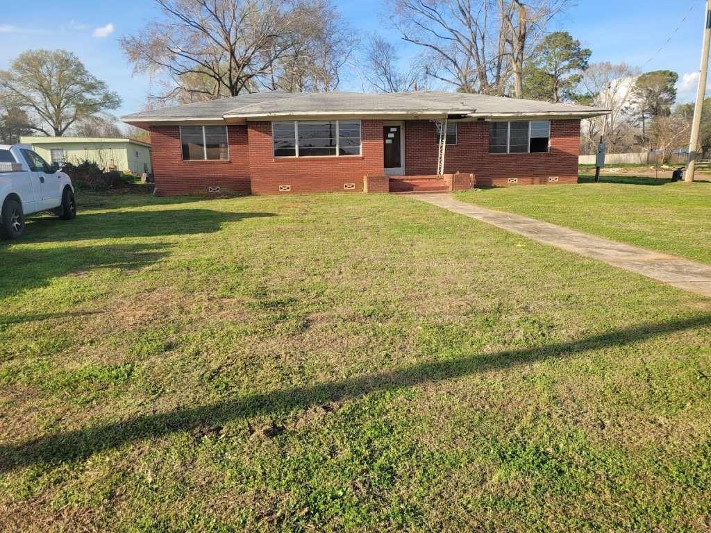 806 E 1st St, Hughes Springs, Texas image 2