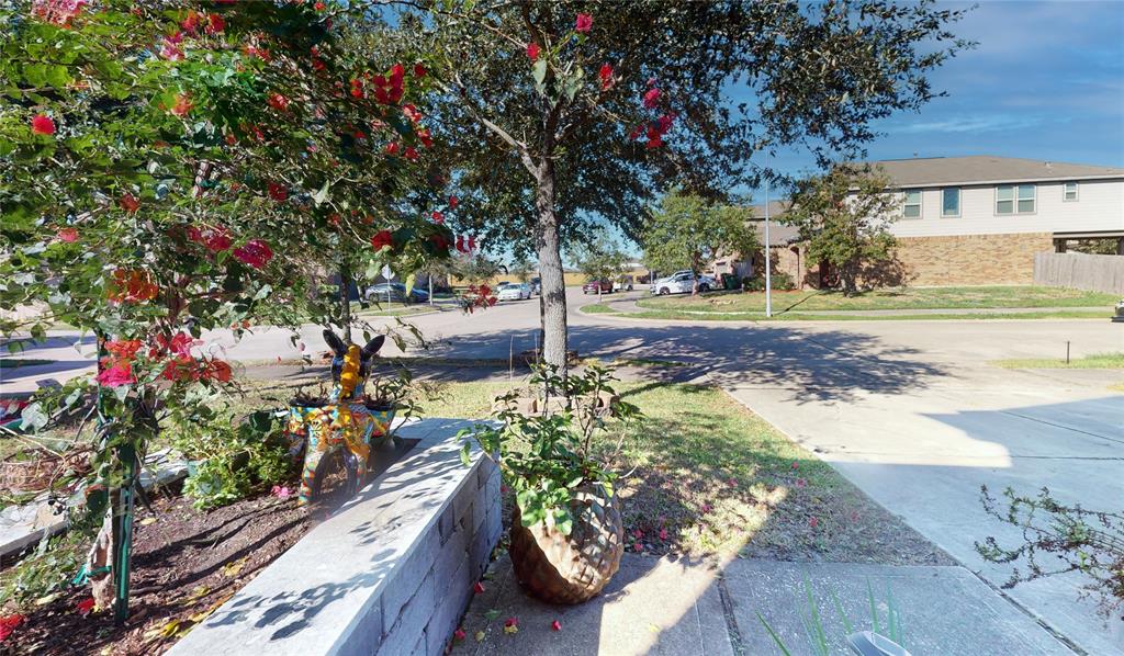 2702 Skyview Moon Drive, Houston, Texas image 2