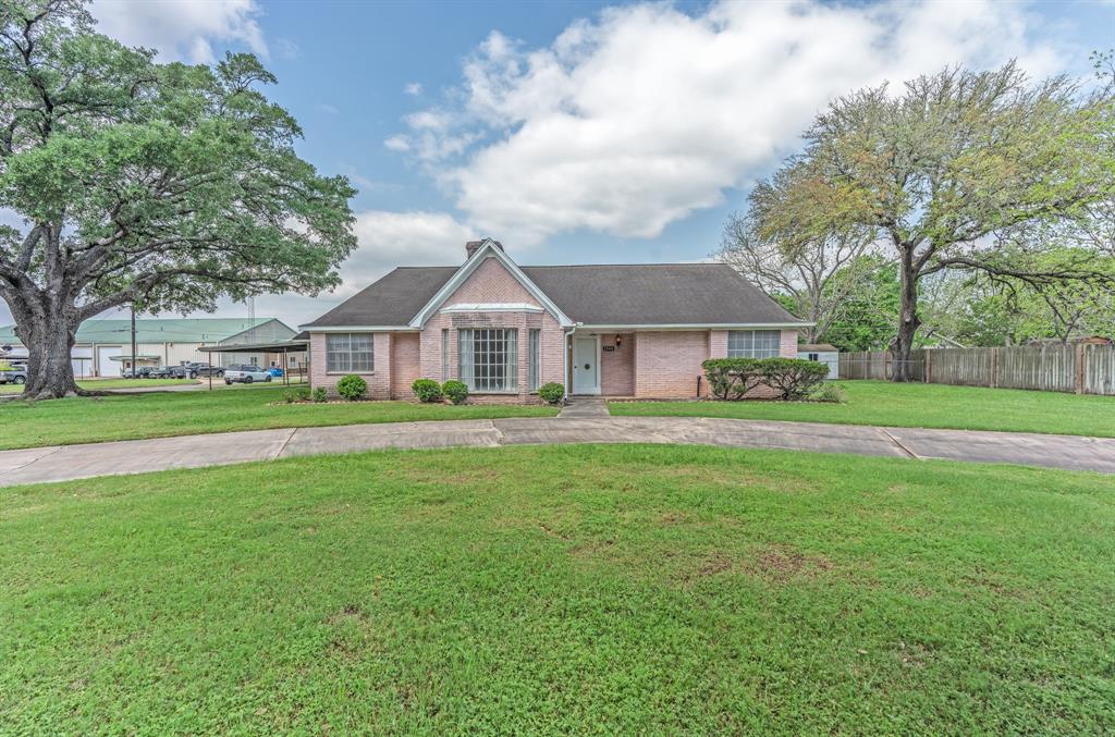 1345 10th Street, Hempstead, Texas image 3