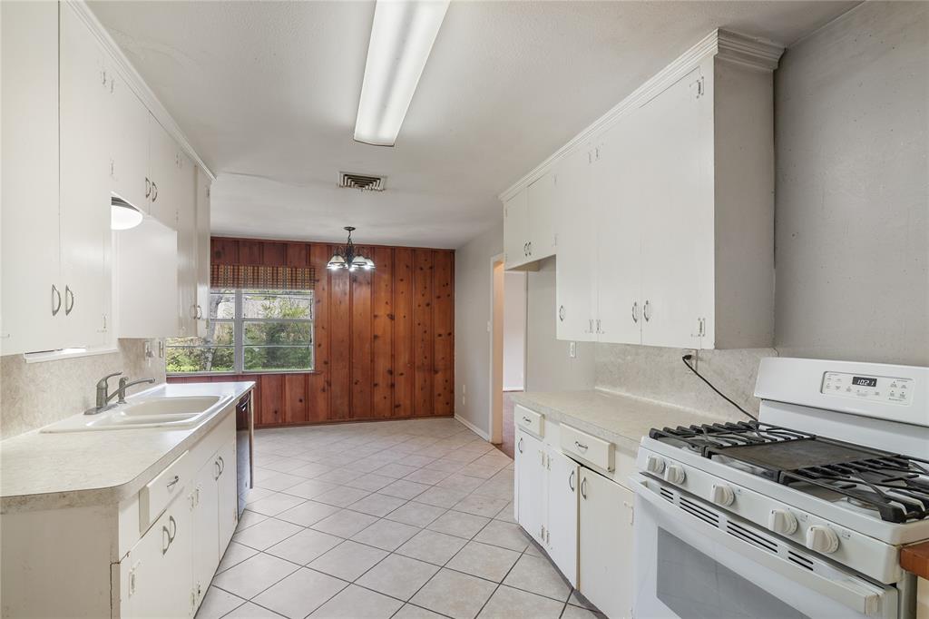 1504 N San Jacinto Street, Conroe, Texas image 12