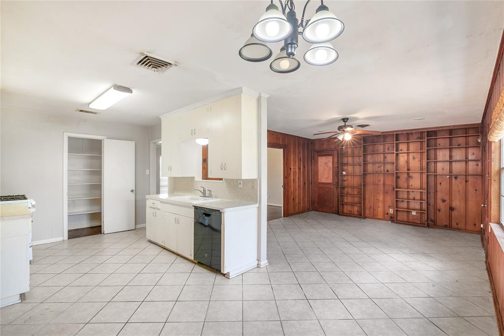 1504 N San Jacinto Street, Conroe, Texas image 13