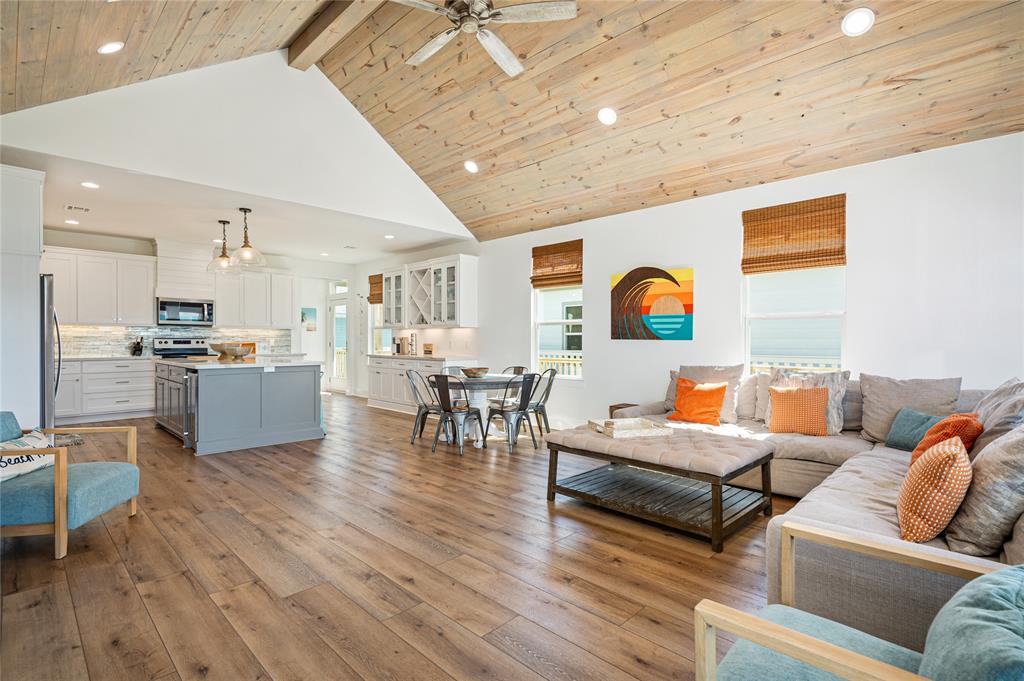 968 Pelican Lane, Crystal Beach, Texas image 9