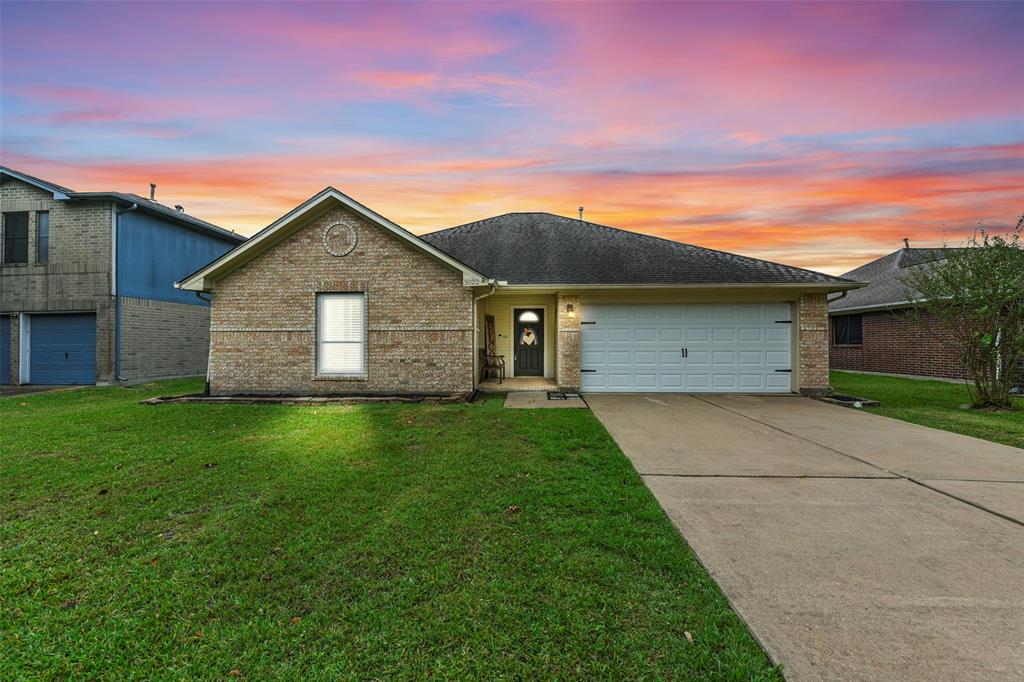 3022 Overland Trail, Dickinson, Texas image 1