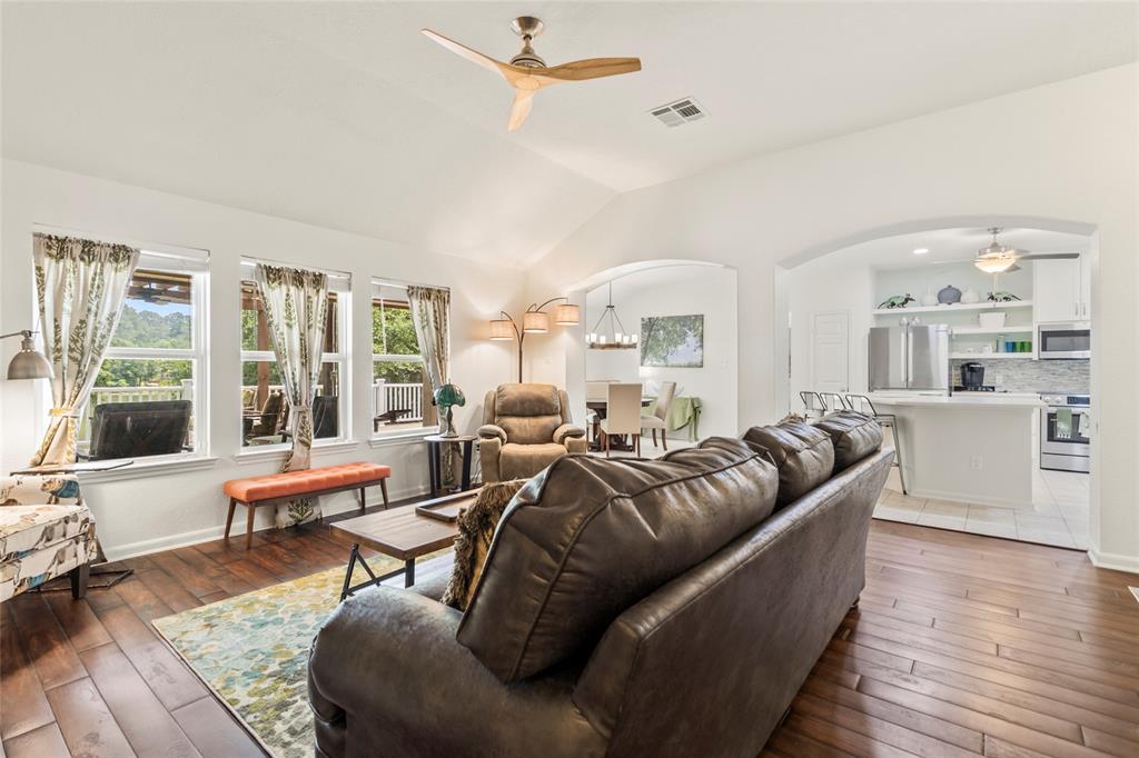 131 Dogwood Lane, Huntsville, Texas image 3