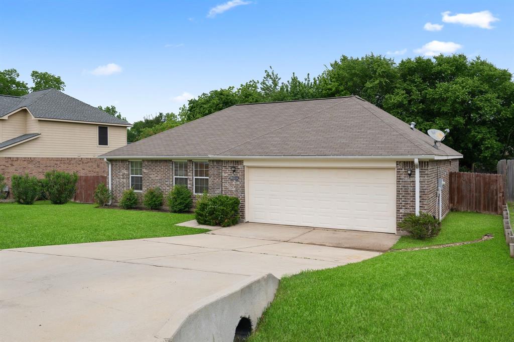 12502 Hackberry Drive, Willis, Texas image 4