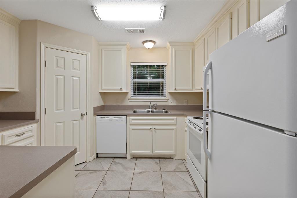 12502 Hackberry Drive, Willis, Texas image 14