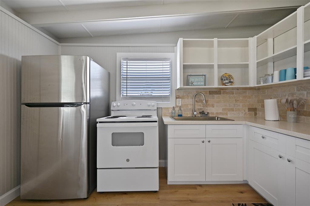 611 Fort Velasco Drive, Surfside Beach, Texas image 8