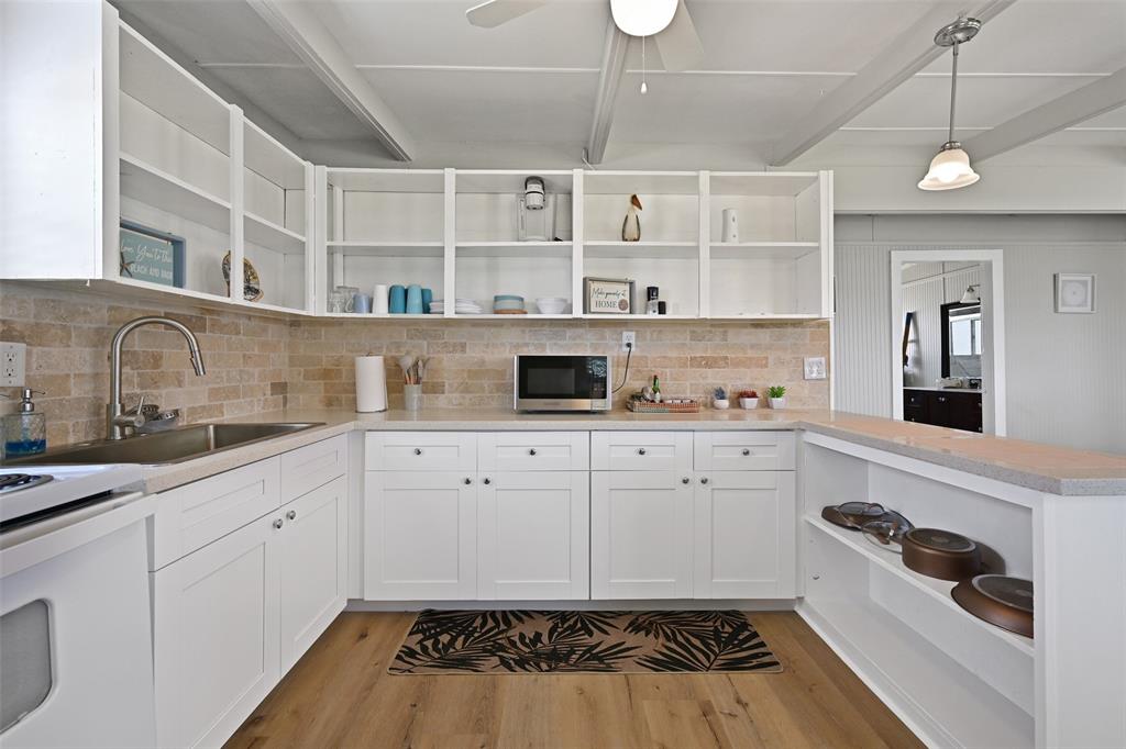 611 Fort Velasco Drive, Surfside Beach, Texas image 9