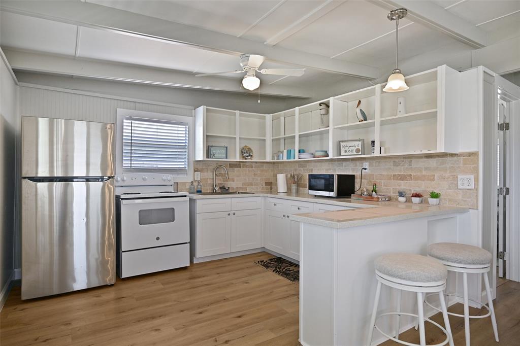 611 Fort Velasco Drive, Surfside Beach, Texas image 7
