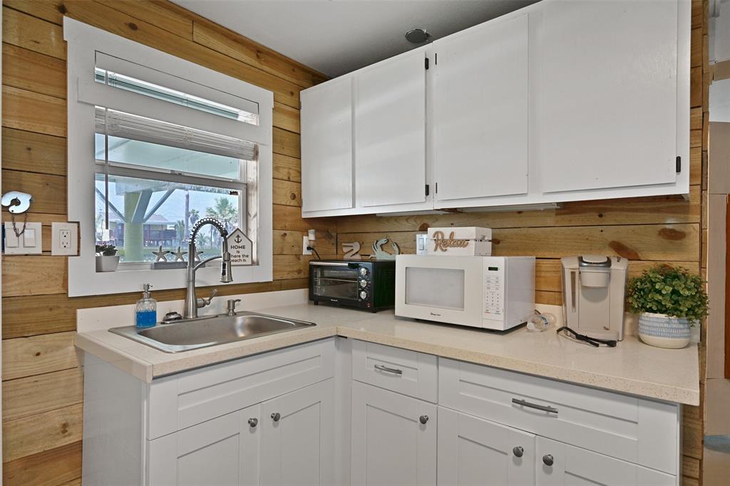 611 Fort Velasco Drive, Surfside Beach, Texas image 24