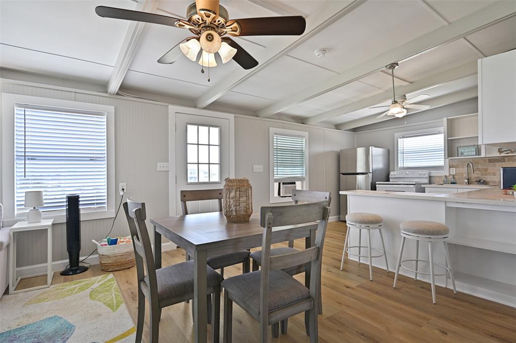 611 Fort Velasco Drive, Surfside Beach, Texas image 12