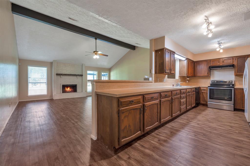 404 Country Lane, League City, Texas image 3