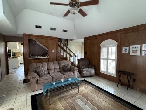 Single Family Residence in Houston TX 9202 Pass Lane 9.jpg