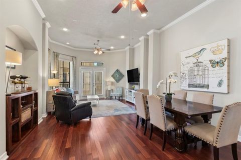 Single Family Residence in Houston TX 906 Garden Oaks Terrace.jpg