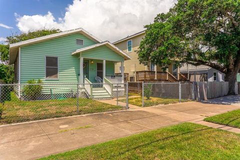 Single Family Residence in Galveston TX 1523 22nd Street 3.jpg