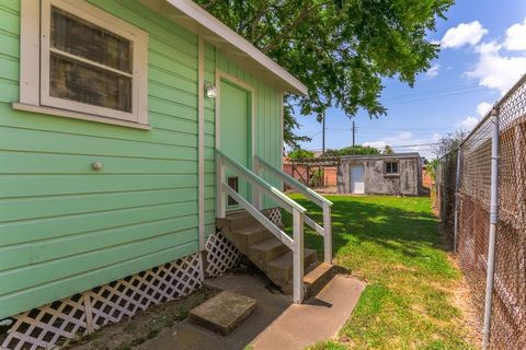Single Family Residence in Galveston TX 1523 22nd Street 38.jpg