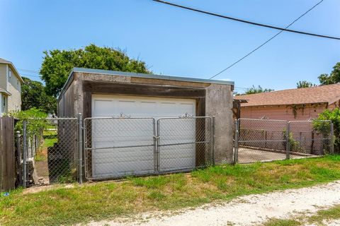 Single Family Residence in Galveston TX 1523 22nd Street 49.jpg