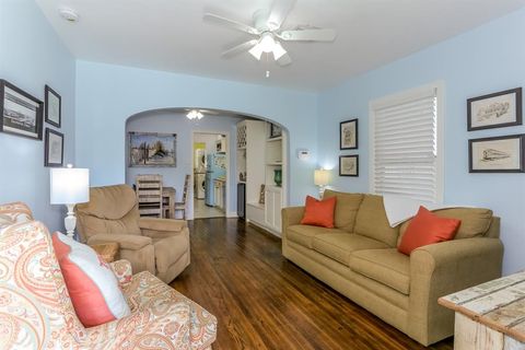 Single Family Residence in Galveston TX 1523 22nd Street 9.jpg