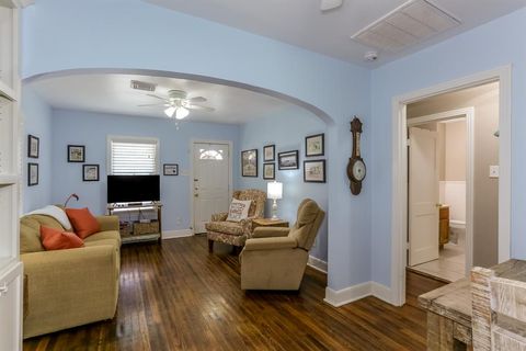 Single Family Residence in Galveston TX 1523 22nd Street 6.jpg