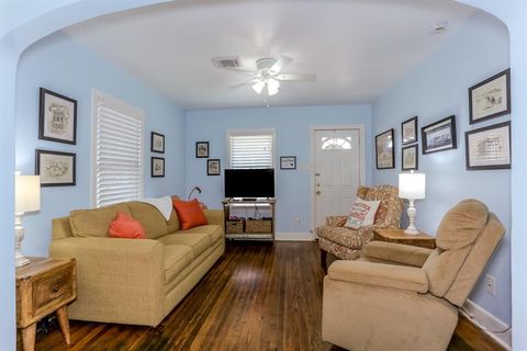 Single Family Residence in Galveston TX 1523 22nd Street 7.jpg